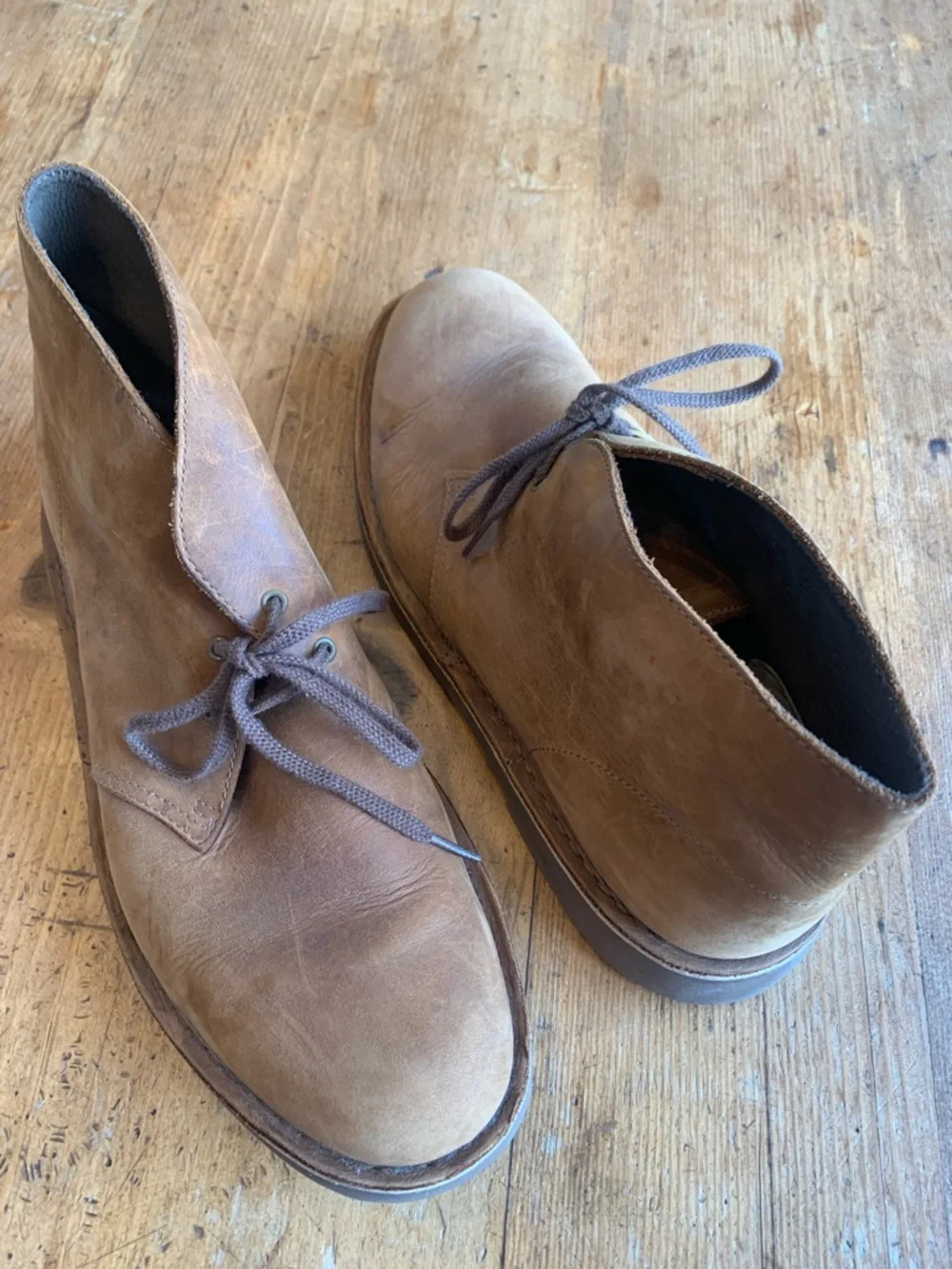 Clarks Men’s Brown Suede Chukka Boots - Classic Lace-Up